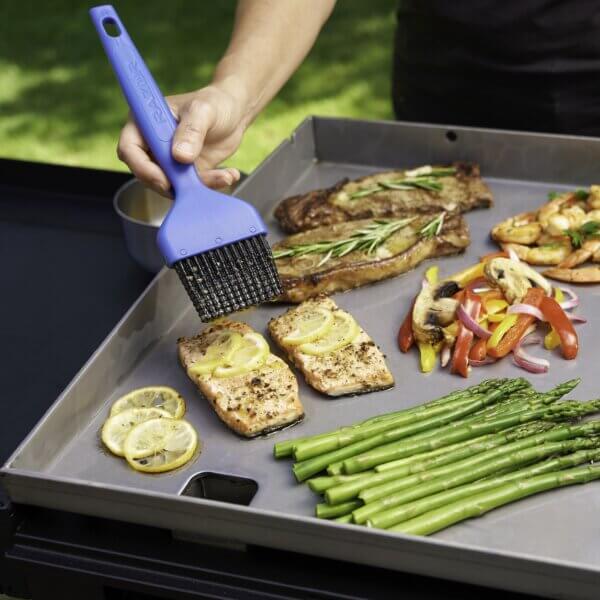 Razor Extra Wide Basting Brush